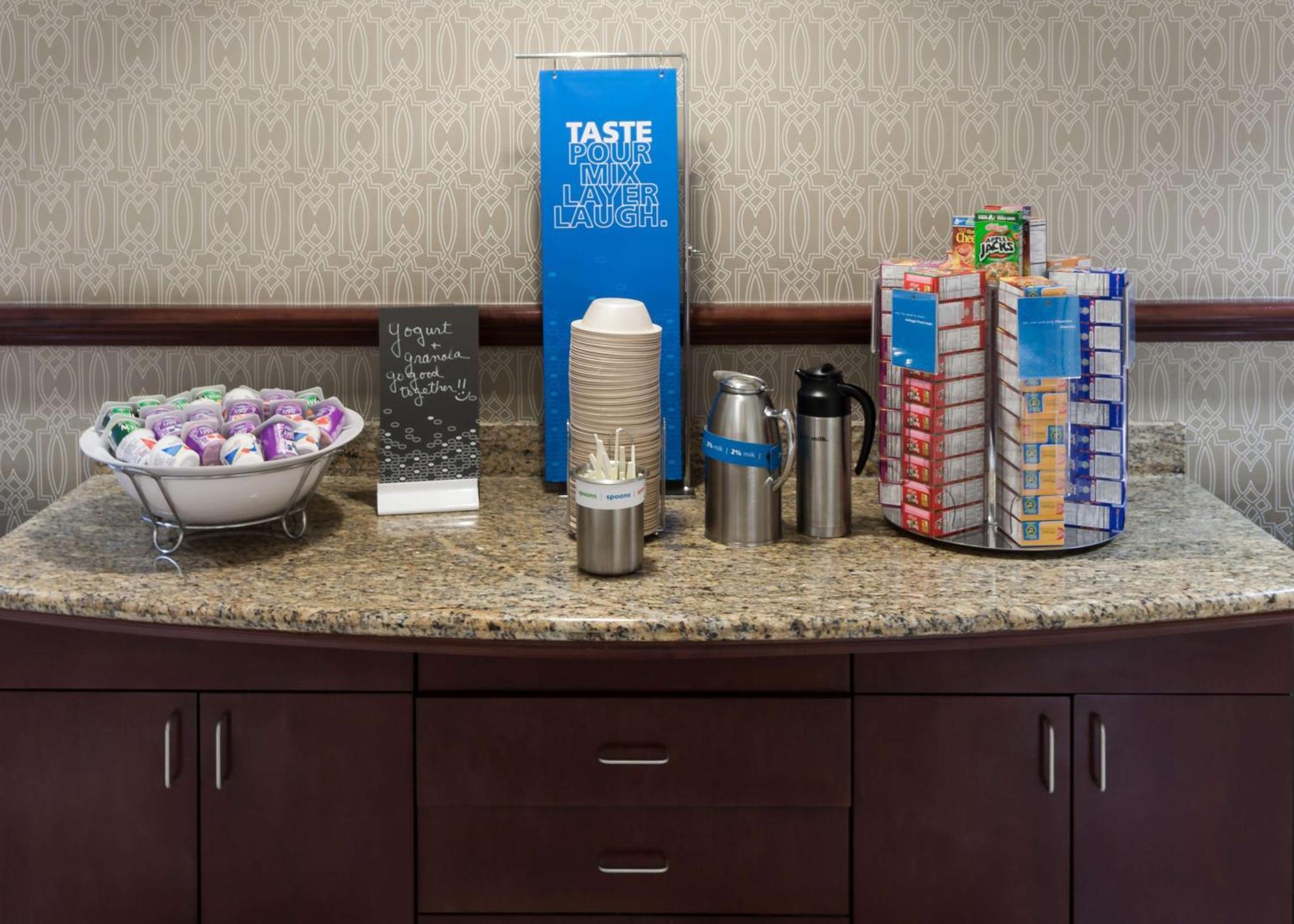Hampton Inn & Suites Westford-Chelmsford Экстерьер фото